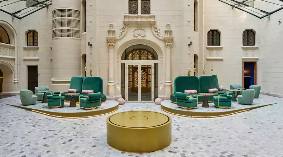 两种不同的风格于此默契交融