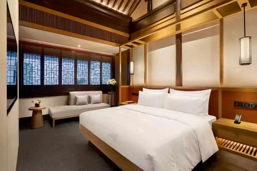 卧房直面大洋湾,特意设计的画框式窗户 卧房直面大洋湾,特意设计的画框式窗户