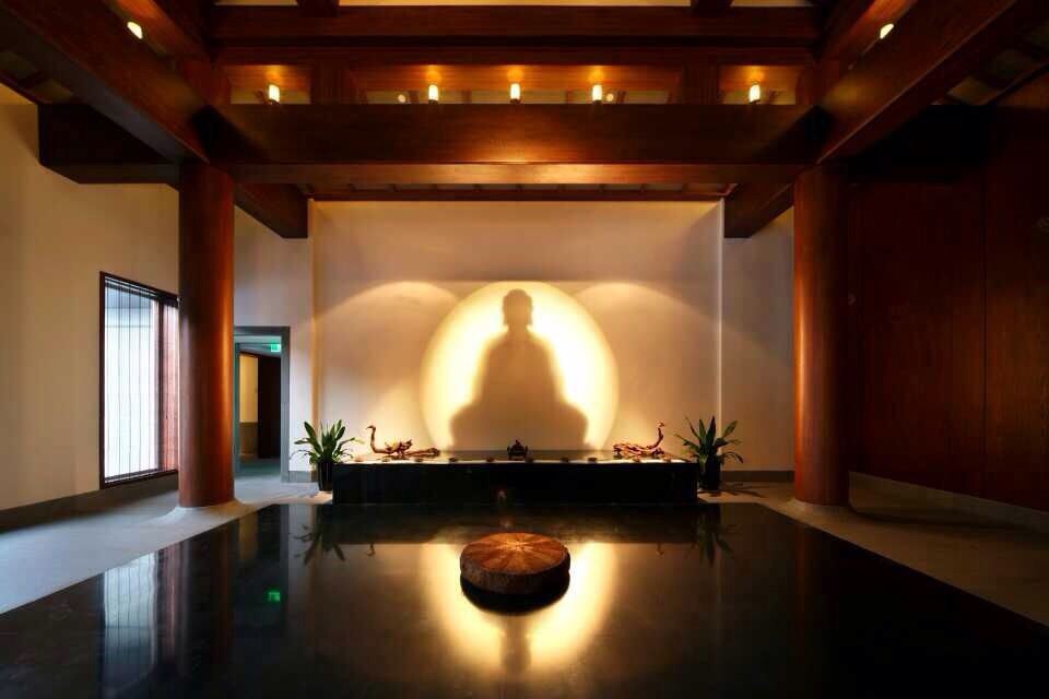 大堂有佛祖的投影像,有“朝圣”之感 大堂有佛祖的投影像,有“朝圣”之感