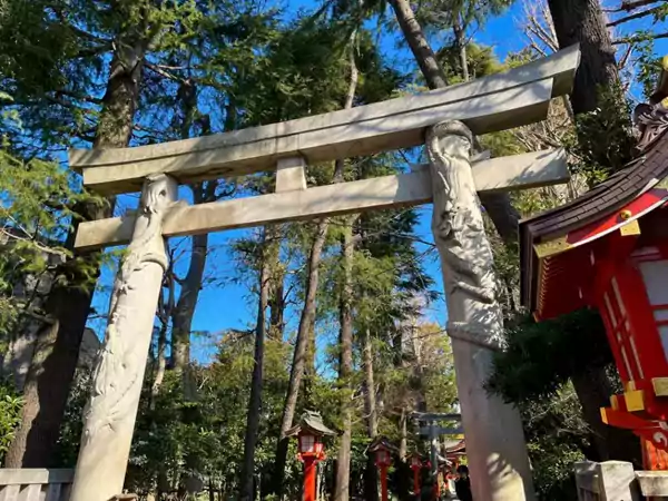 东京马桥稻荷神社 —— 双龙鸟居 东京马桥稻荷神社 —— 双龙鸟居