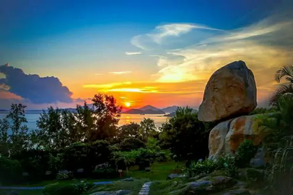 东山岛风动石景区