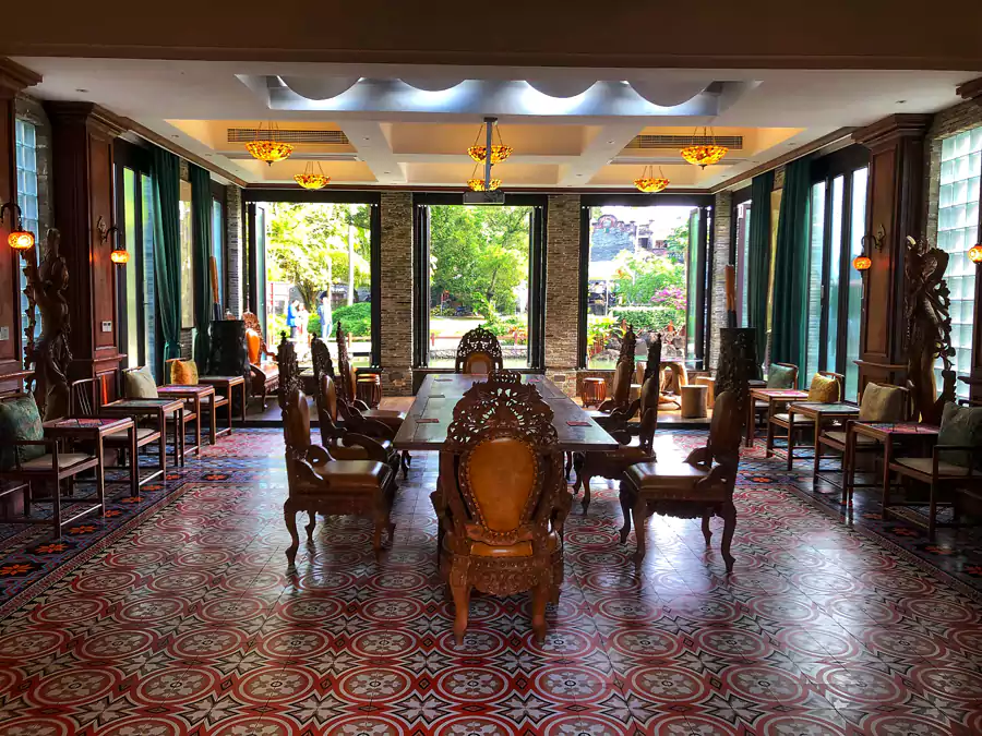 宅院里藏着太多 “中西碰撞” 的细节