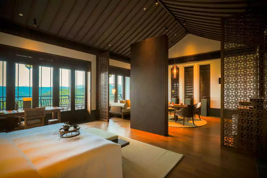 103 间客房以 "六根清净" 为魂 103 间客房以 "六根清净" 为魂