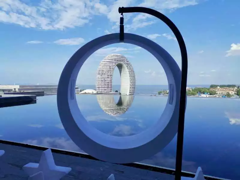 直面太湖与「月亮酒店」的无敌视野里拍组大片