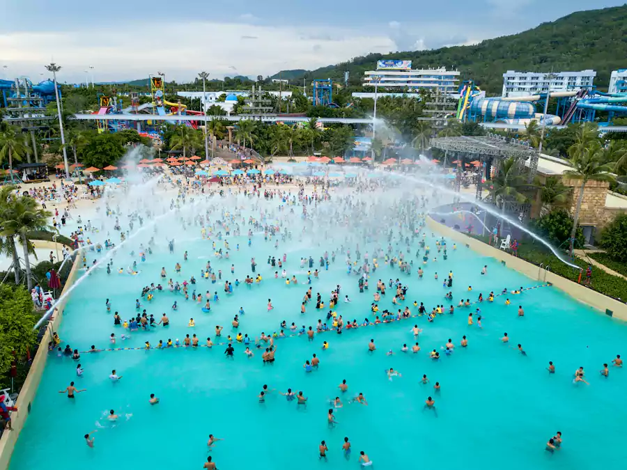 酒店就在海南海洋欢乐世界度假区里，住客凭园区通行证就能畅玩
