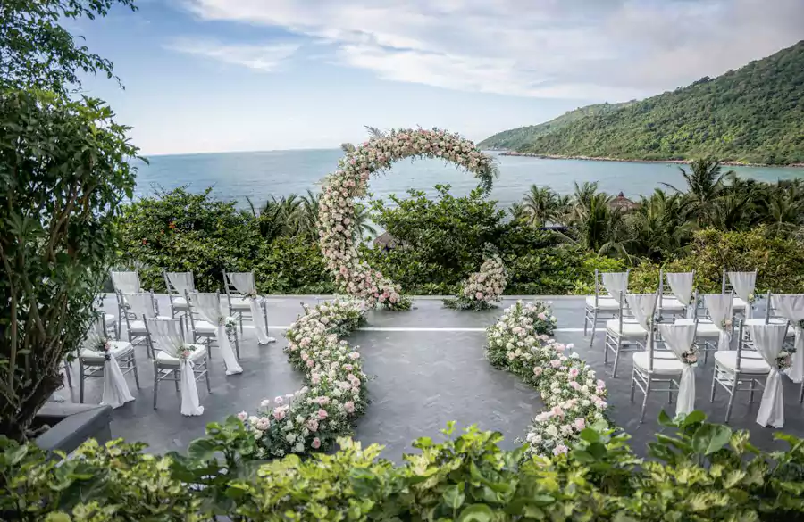 岘港洲际阳光半岛度假酒店婚礼布置 岘港洲际阳光半岛度假酒店婚礼布置