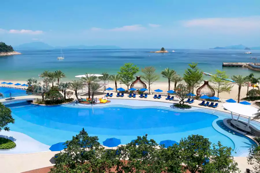 最先被吸引的就是那片近 4000㎡的 “泳池王国” 最先被吸引的就是那片近 4000㎡的 “泳池王国”