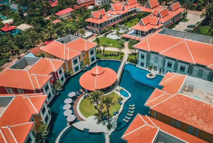 69 间客房全是敞开式设计，阳光能毫无保留地淌进来