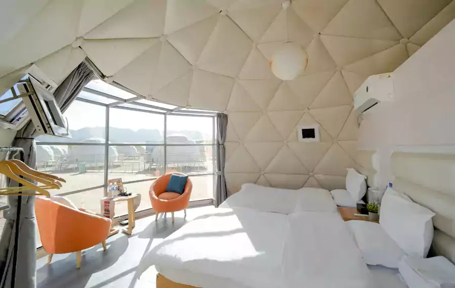 躺在透明房里,看银河缓缓流动 躺在透明房里,看银河缓缓流动