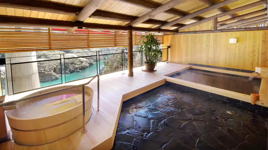 温泉中卸下疲惫 温泉中卸下疲惫