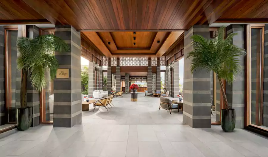 一条主轴线纵贯主楼与别墅