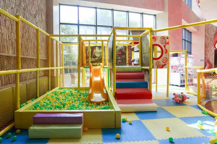 室内儿童乐园是 “遛娃神器” 室内儿童乐园是 “遛娃神器”