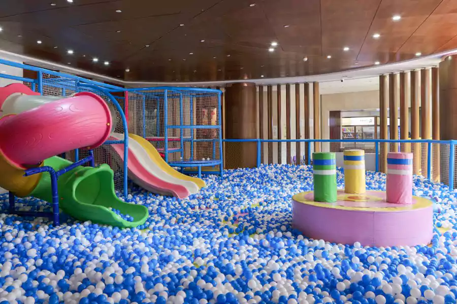 室内儿童乐园是 “遛娃神器” 室内儿童乐园是 “遛娃神器”