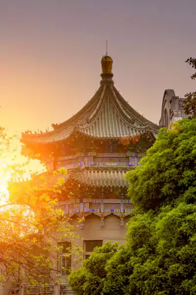 钟楼、鼓楼、西安城墙近在咫尺/ 钟楼、鼓楼、西安城墙近在咫尺