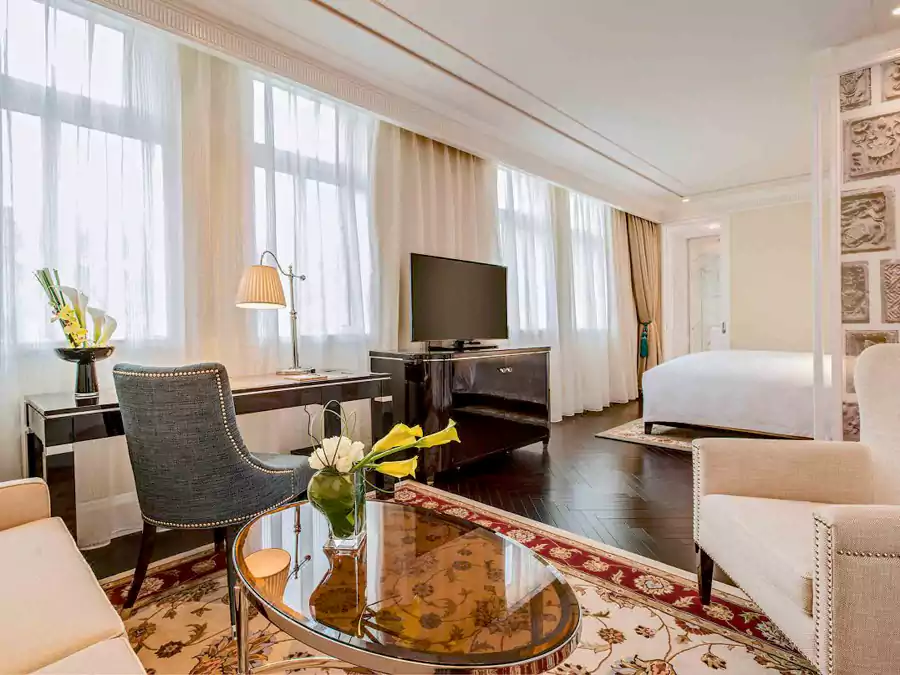 酒店的客房,延续着 “传奇” 的质感 酒店的客房,延续着 “传奇” 的质感