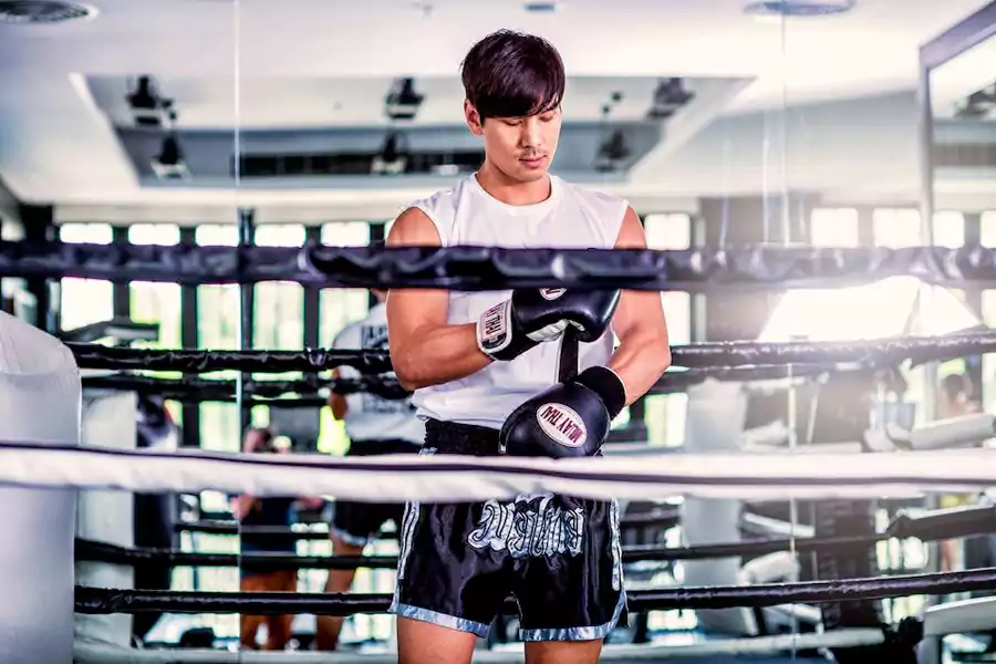 跟着泰拳师傅学两招 跟着泰拳师傅学两招