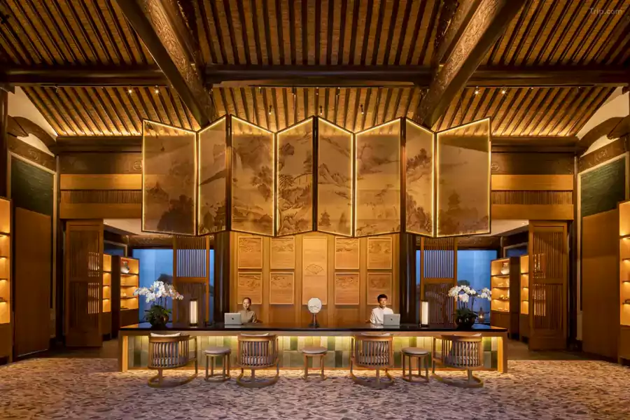 折叠屏风式的吊灯用千年绢网丝印工艺制成 折叠屏风式的吊灯用千年绢网丝印工艺制成