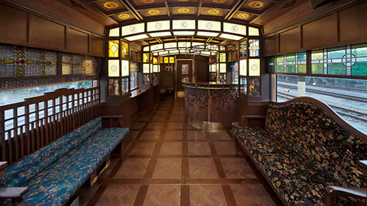车厢内部堪称复古美学典范 车厢内部堪称复古美学典范