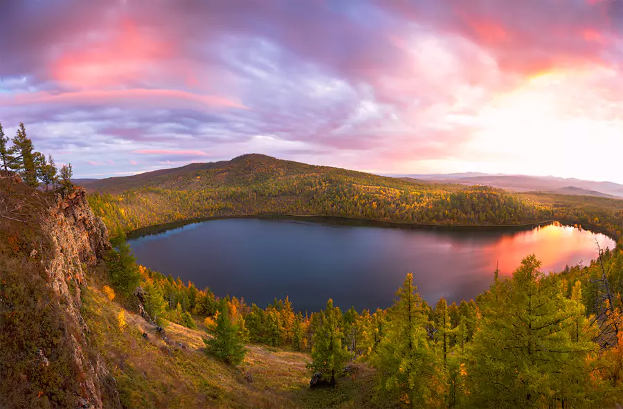阿尔山国家森林公园-驼峰岭天池-秋季 阿尔山国家森林公园-驼峰岭天池-秋季