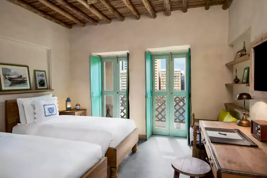 走进客房区域，这种 “时光感” 更浓