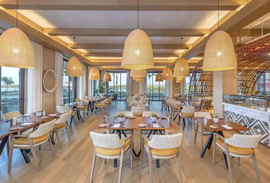 6 家餐厅与酒吧各有特色 6 家餐厅与酒吧各有特色