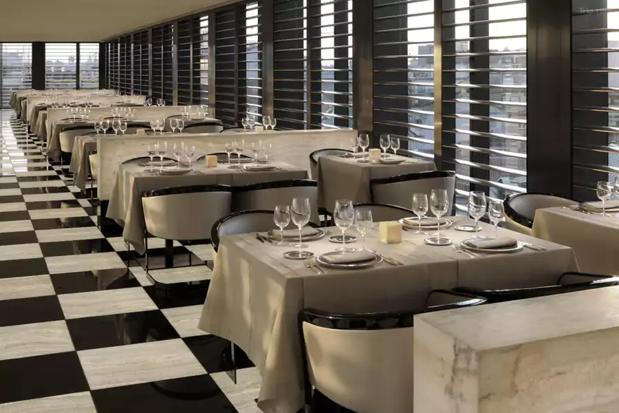 7 层的餐厅与空中酒吧是绝佳选择 7 层的餐厅与空中酒吧是绝佳选择