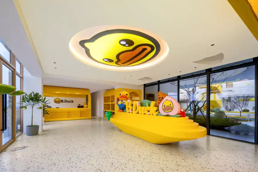 走进园区，随处都是小黄鸭的身影