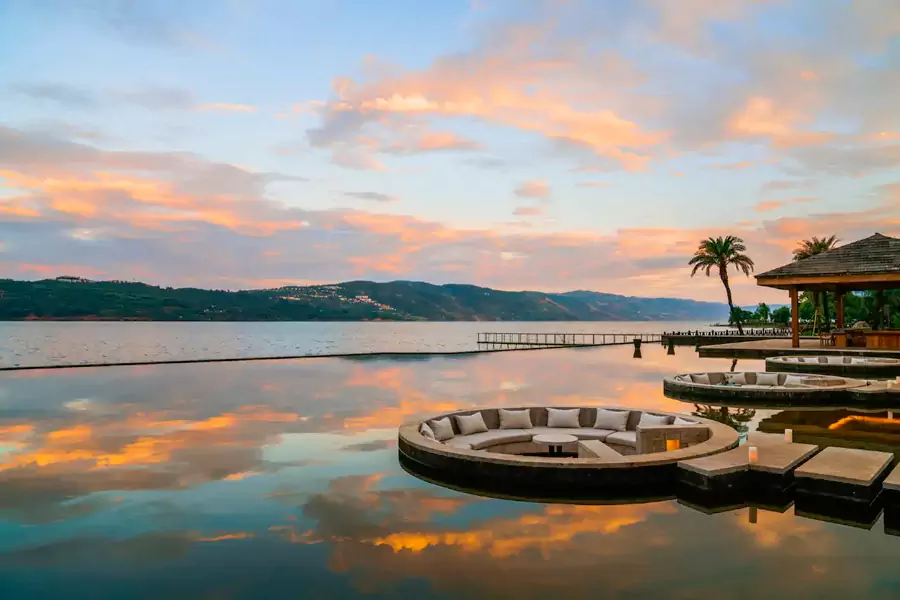 清晨被湖面的微光唤醒,泡一壶普洱看日出 清晨被湖面的微光唤醒,泡一壶普洱看日出