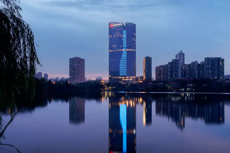 长沙岳麓万豪酒店拥抱着岳麓山的静谧、西湖的温柔