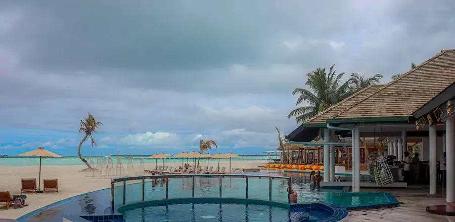 岛上的酒吧、户外泳池都是免费开放的 岛上的酒吧、户外泳池都是免费开放的