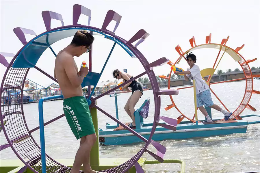 怕晒的可以先玩「溪谷漂流」 怕晒的可以先玩「溪谷漂流」