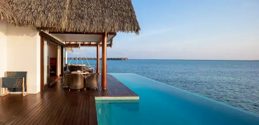 站在露台，脚下就是透明的玻璃海