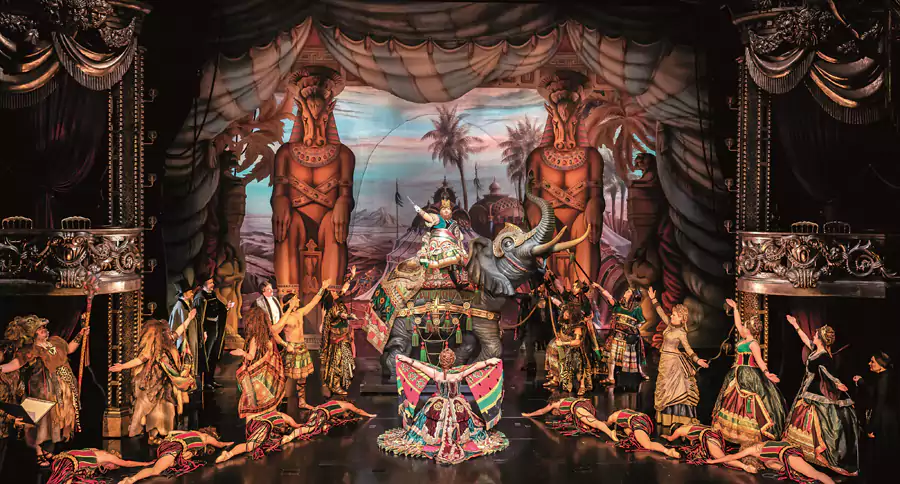 剧院最初定名 “皇后剧院” 剧院最初定名 “皇后剧院”