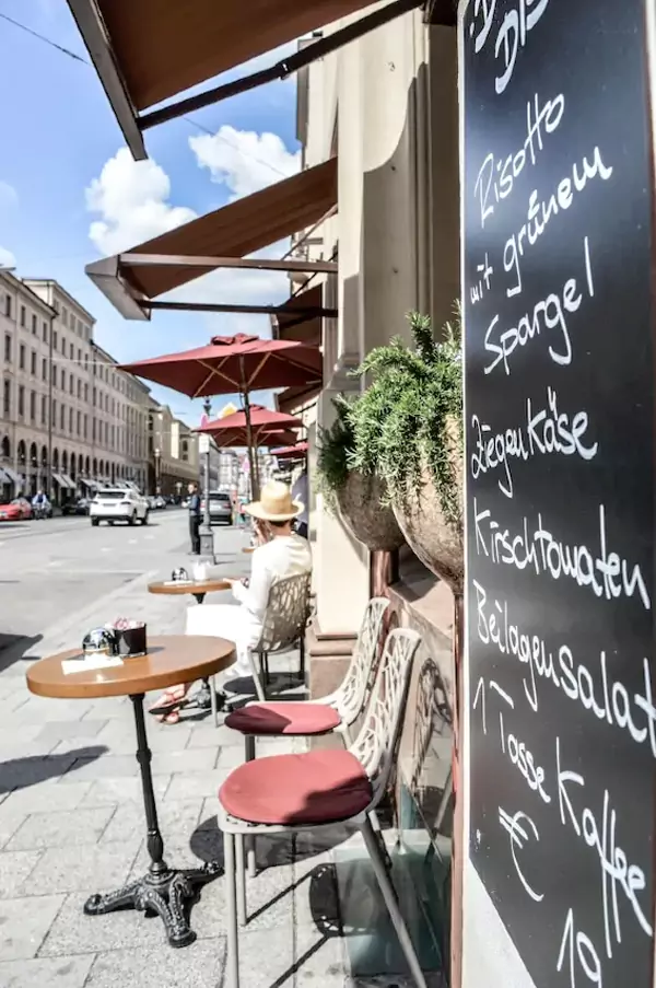 每逢节日,酒店还会推出限定活动与美食 每逢节日,酒店还会推出限定活动与美食