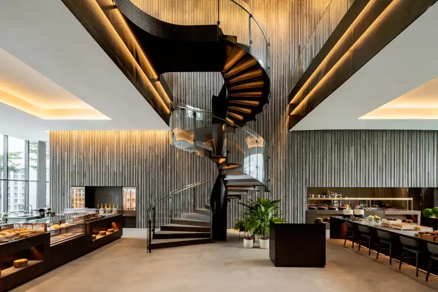 沿着旋转楼梯往下走,就到了以 “花园用餐” 为主题的 ON22 餐厅 沿着旋转楼梯往下走,就到了以 “花园用餐” 为主题的 ON22 餐厅