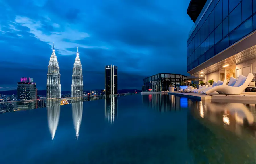 夜晚眺望双子塔的璀璨灯火 夜晚眺望双子塔的璀璨灯火