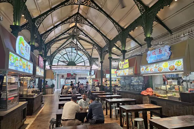 维多利亚式柱子和钟楼透着复古感 维多利亚式柱子和钟楼透着复古感