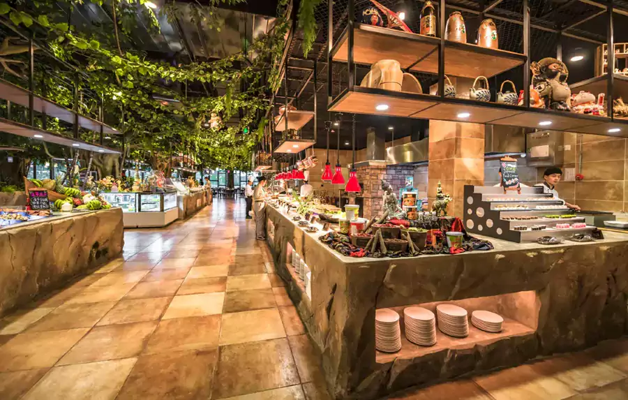 玩累了，就去专属餐厅 “朝暮” 吃点东西