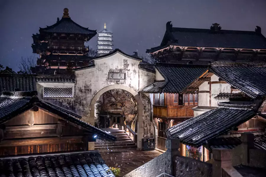 如今漫步古镇,脚下的青石板还留着宋元明清的烟火气 如今漫步古镇,脚下的青石板还留着宋元明清的烟火气