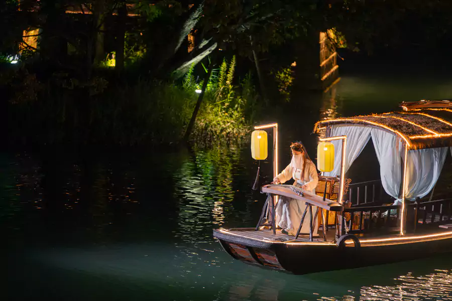 说不定还能和身着古装的 NPC 不期而遇 说不定还能和身着古装的 NPC 不期而遇