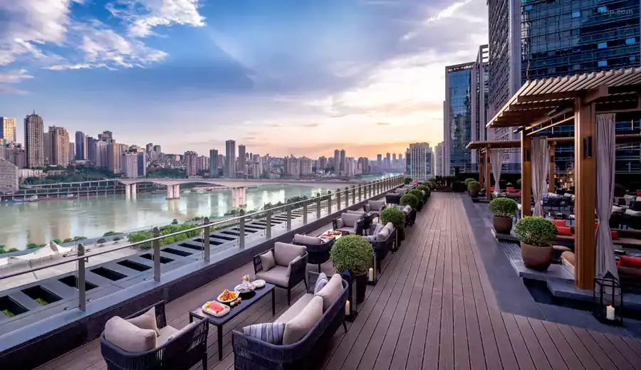 七楼两江吧是夜景绝佳观赏点 七楼两江吧是夜景绝佳观赏点