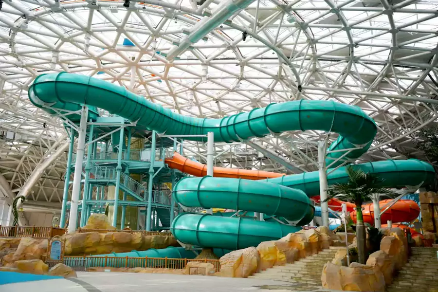 室内水乐园有 2.08 万㎡ 室内水乐园有 2.08 万㎡