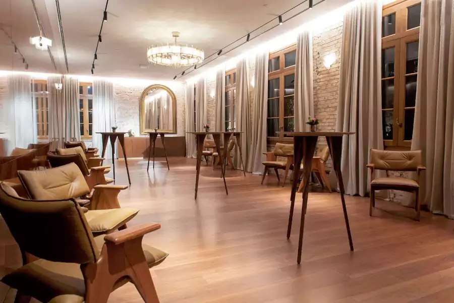 历史的痕迹没有被抹去,反而成了酒店最珍贵的底色 历史的痕迹没有被抹去,反而成了酒店最珍贵的底色