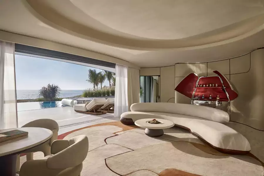 电动窗帘在清晨缓缓拉开,红海的一天才算真正开始 电动窗帘在清晨缓缓拉开,红海的一天才算真正开始