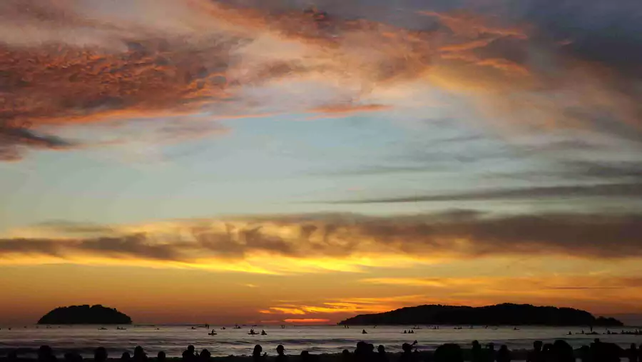 KK Waterfront 酒吧街 KK Waterfront 酒吧街