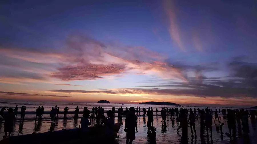 丹绒亚路海滩的日落 丹绒亚路海滩的日落