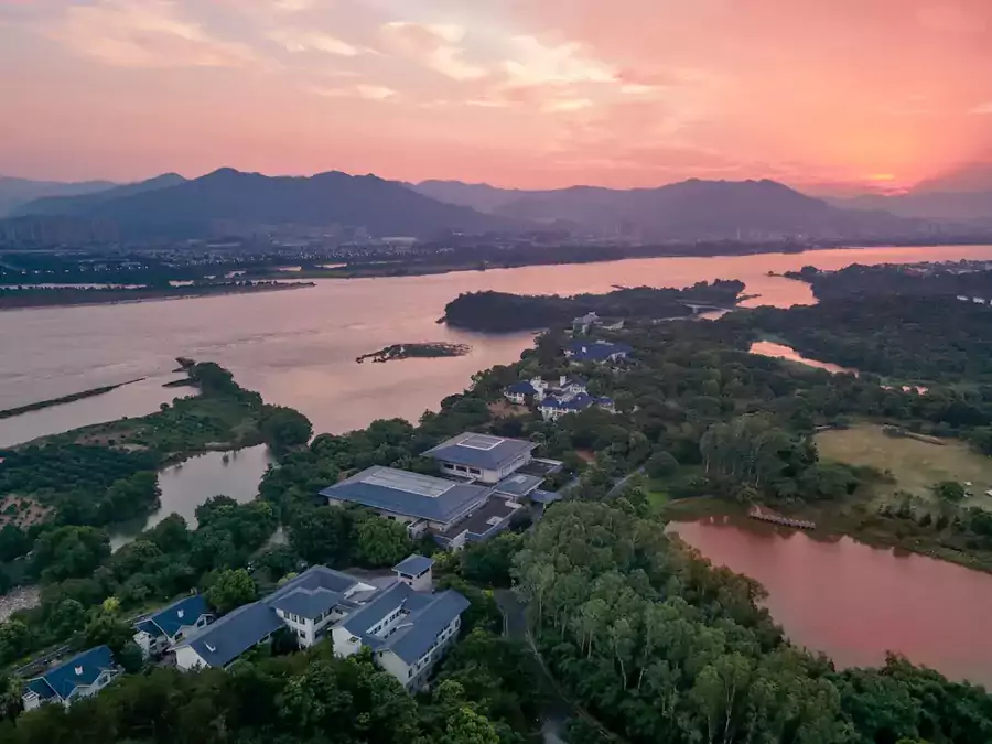 建筑以 “园” 为单位,荷园、桂园、沁园沿闽江排开 建筑以 “园” 为单位,荷园、桂园、沁园沿闽江排开