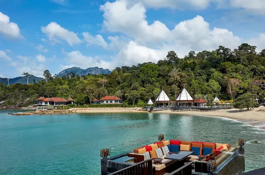 整体融入了马来西亚传统村落 “甘邦” 的风格