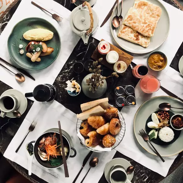 餐饮更是把 “美景配美食”