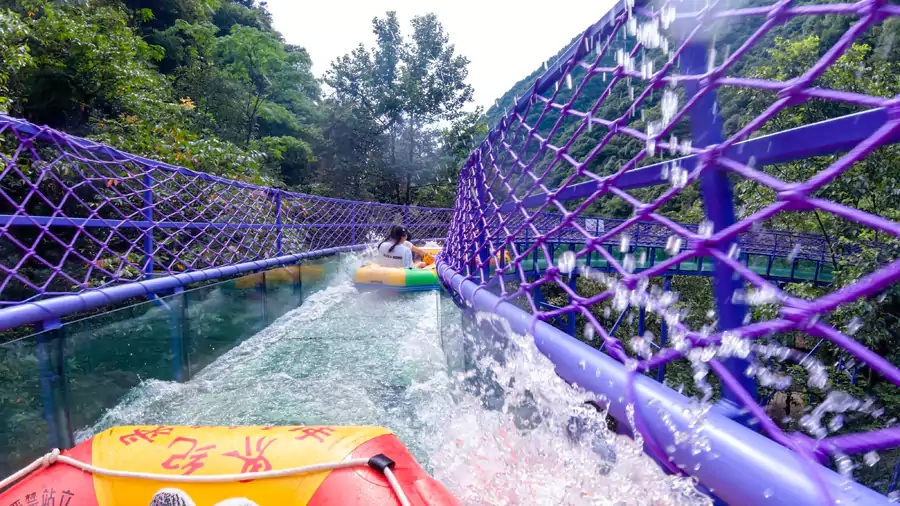3800 米的玻璃漂流道
